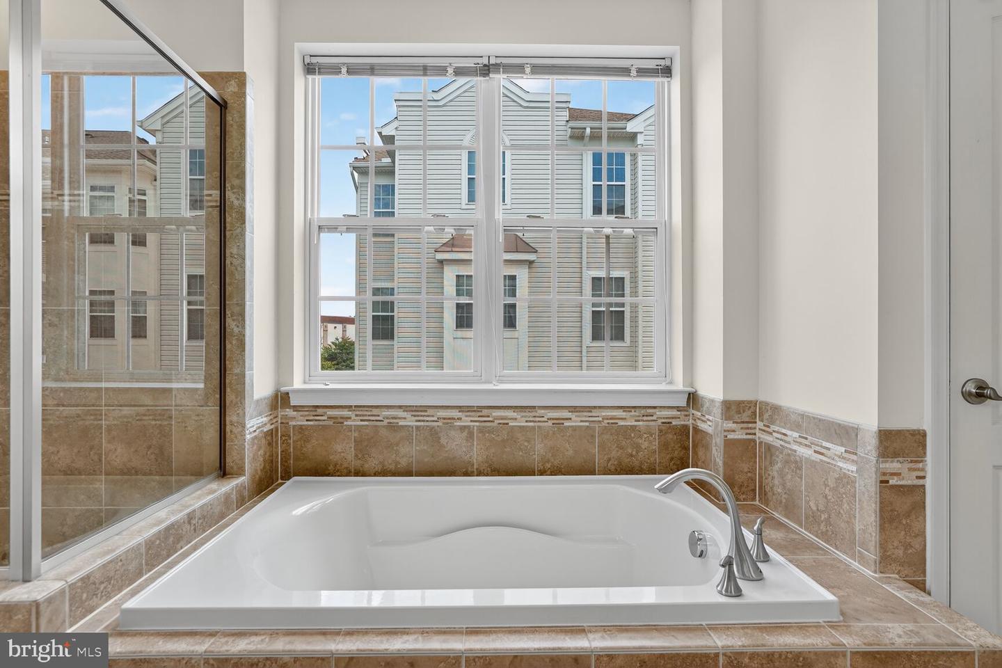 9202 CHARLESTON DR #307, MANASSAS, Virginia 20110, 3 Bedrooms Bedrooms, ,2 BathroomsBathrooms,Residential,For sale,9202 CHARLESTON DR #307,VAMN2009116 MLS # VAMN2009116