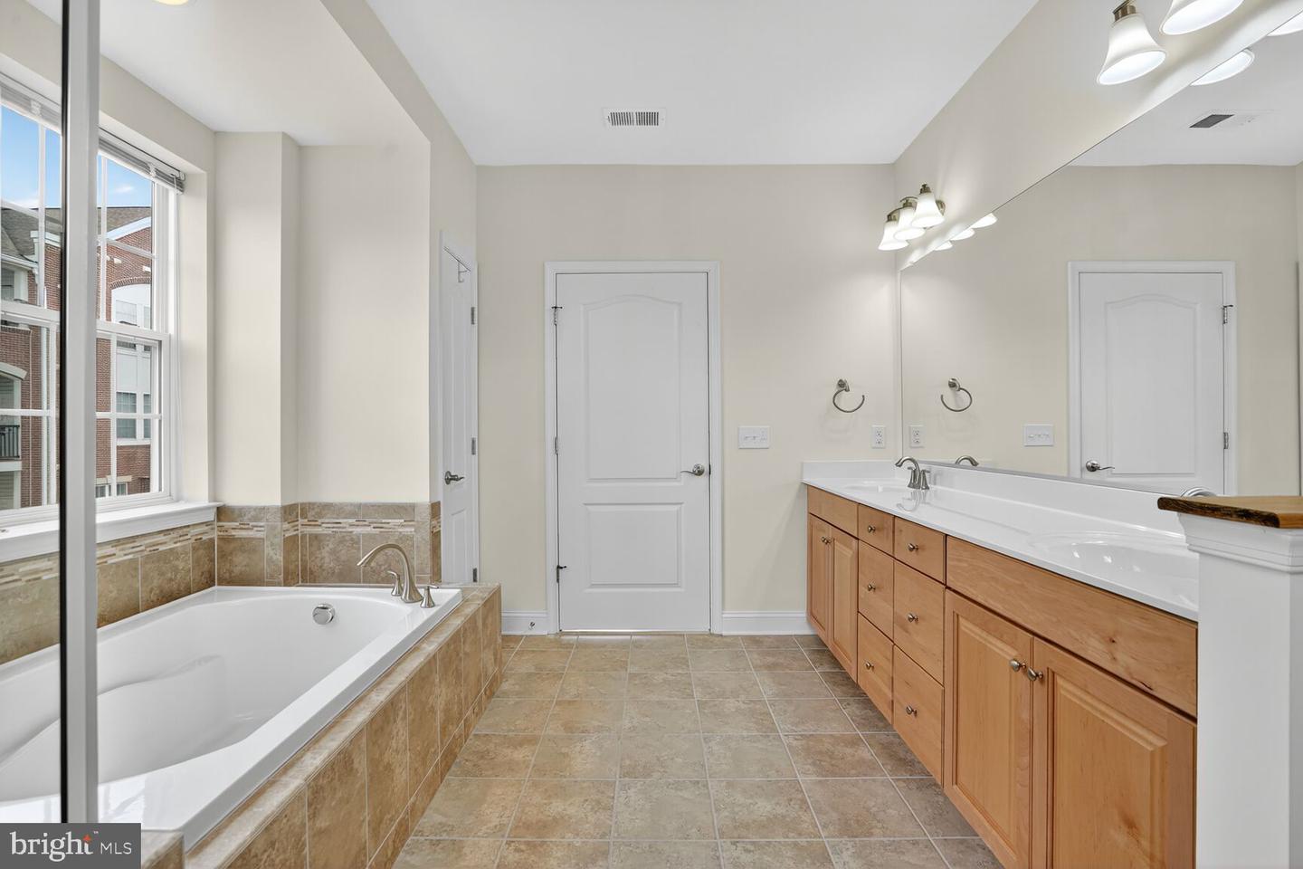 9202 CHARLESTON DR #307, MANASSAS, Virginia 20110, 3 Bedrooms Bedrooms, ,2 BathroomsBathrooms,Residential,For sale,9202 CHARLESTON DR #307,VAMN2009116 MLS # VAMN2009116