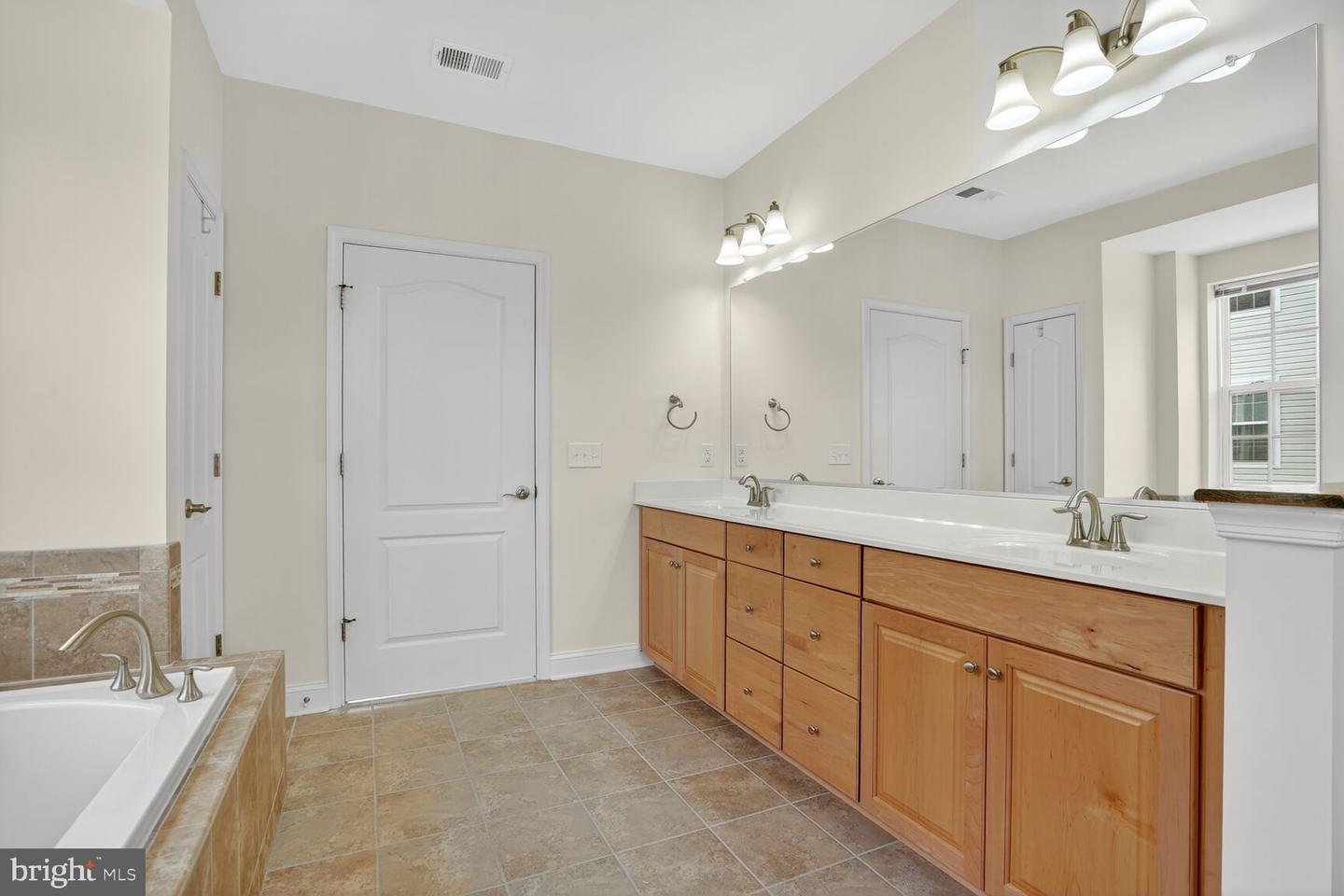 9202 CHARLESTON DR #307, MANASSAS, Virginia 20110, 3 Bedrooms Bedrooms, ,2 BathroomsBathrooms,Residential,For sale,9202 CHARLESTON DR #307,VAMN2009116 MLS # VAMN2009116