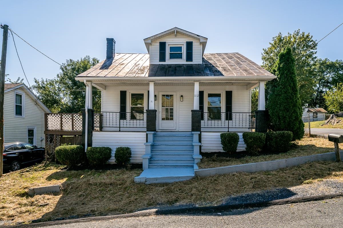 1112 BUTLER ST, STAUNTON, Virginia 24401, 4 Bedrooms Bedrooms, ,1 BathroomBathrooms,Residential,1112 BUTLER ST,668978 MLS # 668978