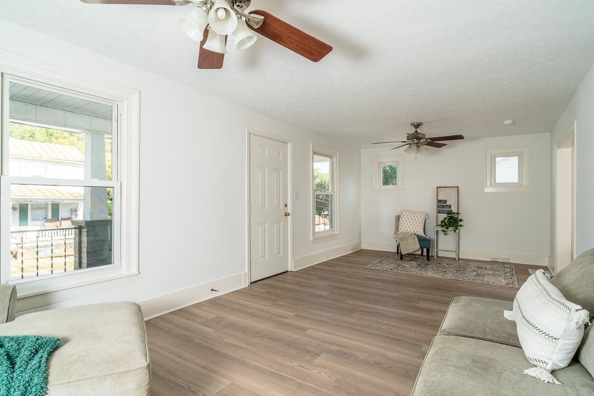 1112 BUTLER ST, STAUNTON, Virginia 24401, 4 Bedrooms Bedrooms, ,1 BathroomBathrooms,Residential,1112 BUTLER ST,668978 MLS # 668978