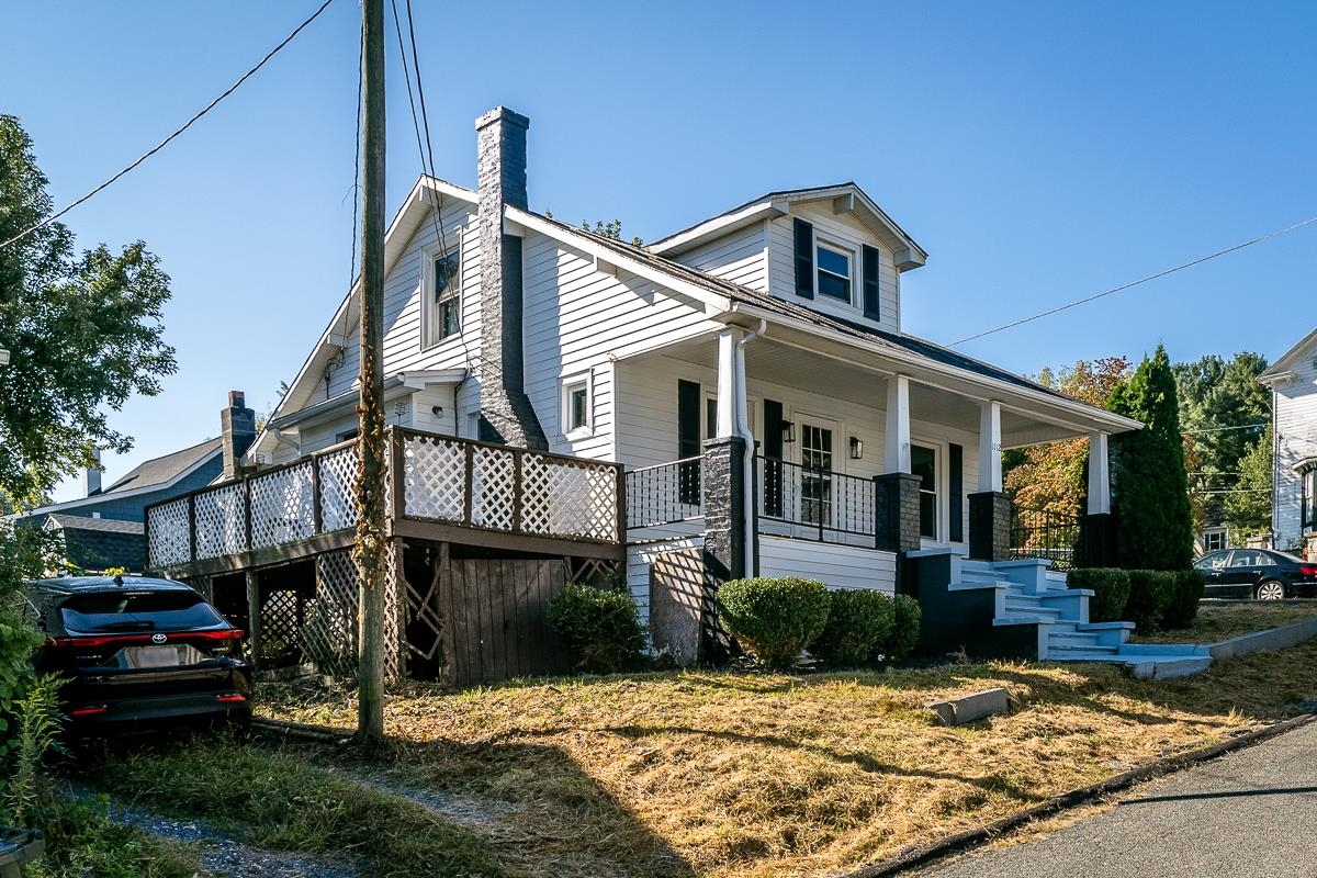 1112 BUTLER ST, STAUNTON, Virginia 24401, 4 Bedrooms Bedrooms, ,1 BathroomBathrooms,Residential,1112 BUTLER ST,668978 MLS # 668978