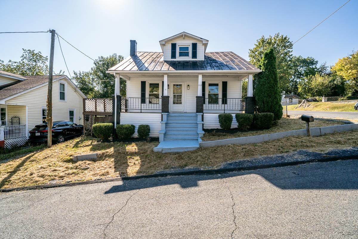 1112 BUTLER ST, STAUNTON, Virginia 24401, 4 Bedrooms Bedrooms, ,1 BathroomBathrooms,Residential,1112 BUTLER ST,668978 MLS # 668978