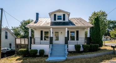 1112 BUTLER ST, STAUNTON, Virginia 24401, 4 Bedrooms Bedrooms, ,1 BathroomBathrooms,Residential,1112 BUTLER ST,668978 MLS # 668978
