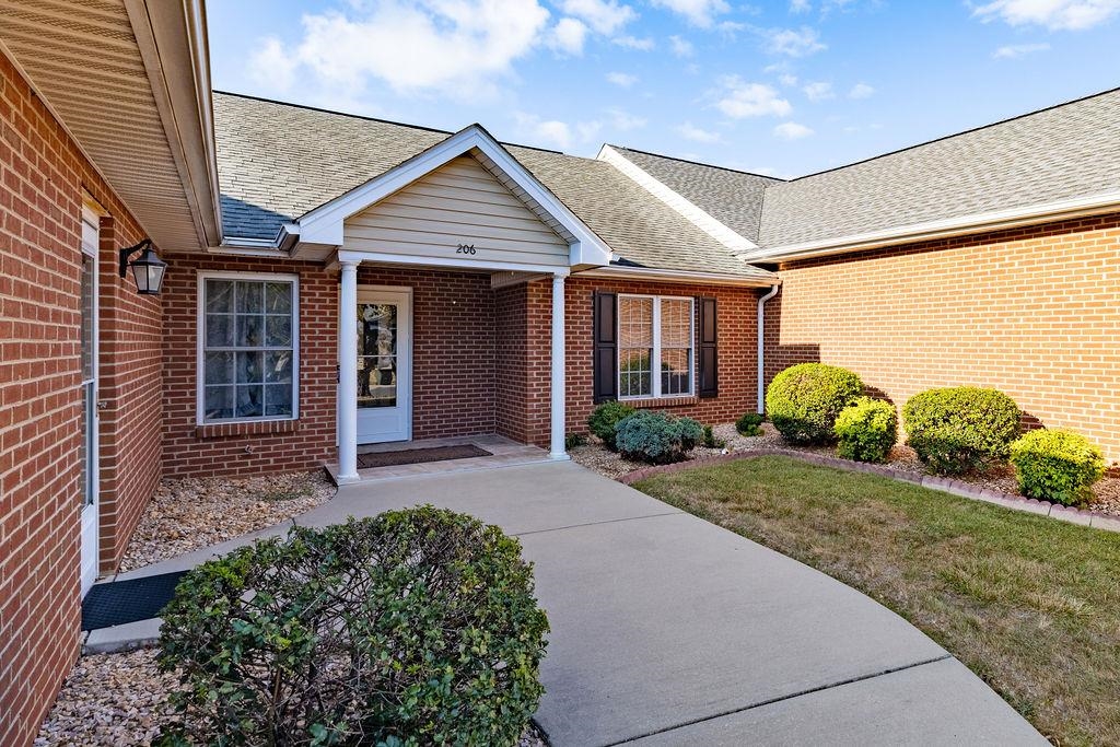 206 RED OAK DR, STAUNTON, Virginia 24401, 3 Bedrooms Bedrooms, ,2 BathroomsBathrooms,Residential,206 RED OAK DR,668983 MLS # 668983