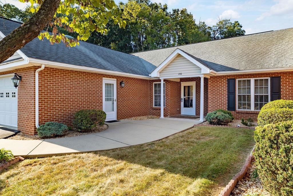 206 RED OAK DR, STAUNTON, Virginia 24401, 3 Bedrooms Bedrooms, ,2 BathroomsBathrooms,Residential,206 RED OAK DR,668983 MLS # 668983