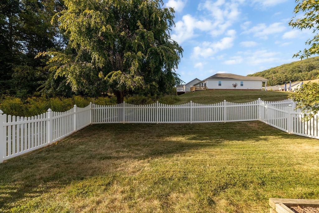 206 RED OAK DR, STAUNTON, Virginia 24401, 3 Bedrooms Bedrooms, ,2 BathroomsBathrooms,Residential,206 RED OAK DR,668983 MLS # 668983
