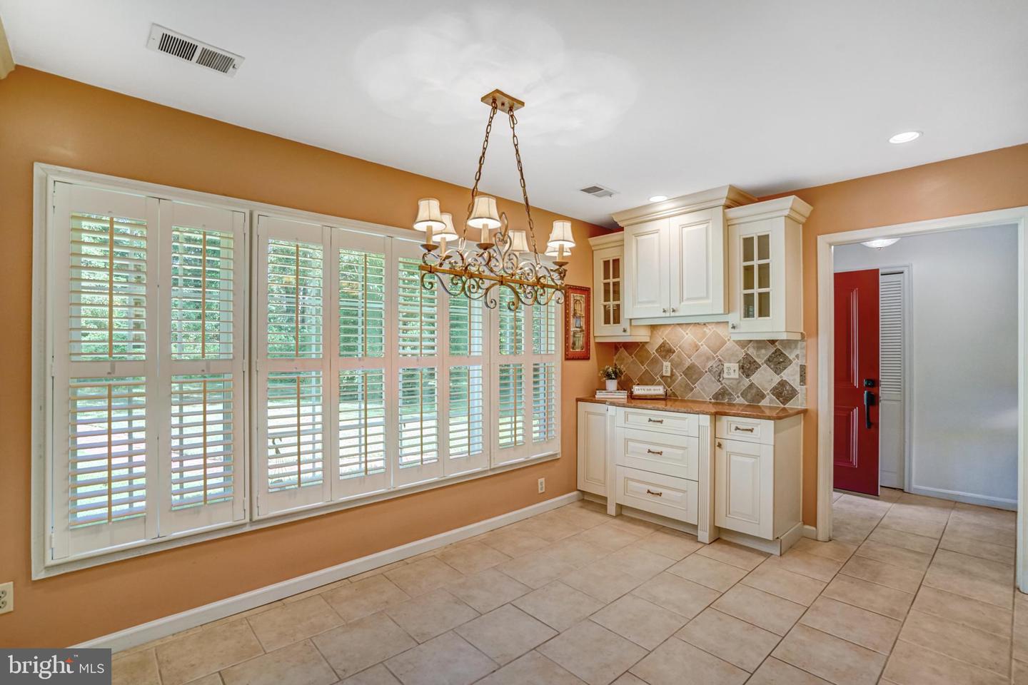 6425 MONTROSE ST, ALEXANDRIA, Virginia 22312, 3 Bedrooms Bedrooms, 11 Rooms Rooms,2 BathroomsBathrooms,Residential,For sale,6425 MONTROSE ST,VAFX2261142 MLS # VAFX2261142