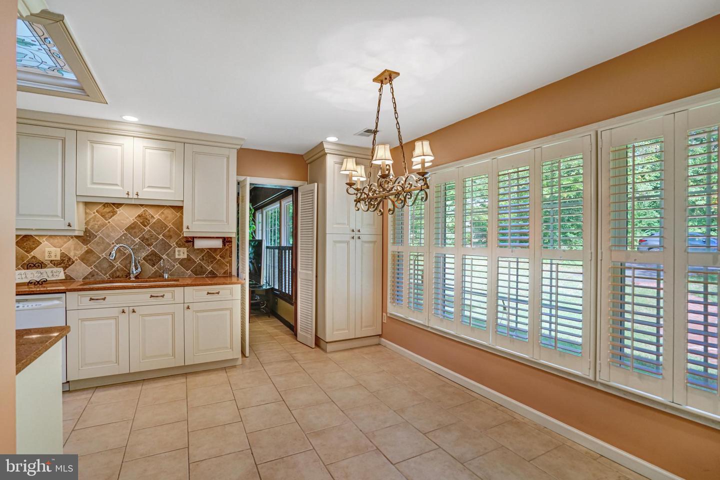 6425 MONTROSE ST, ALEXANDRIA, Virginia 22312, 3 Bedrooms Bedrooms, 11 Rooms Rooms,2 BathroomsBathrooms,Residential,For sale,6425 MONTROSE ST,VAFX2261142 MLS # VAFX2261142