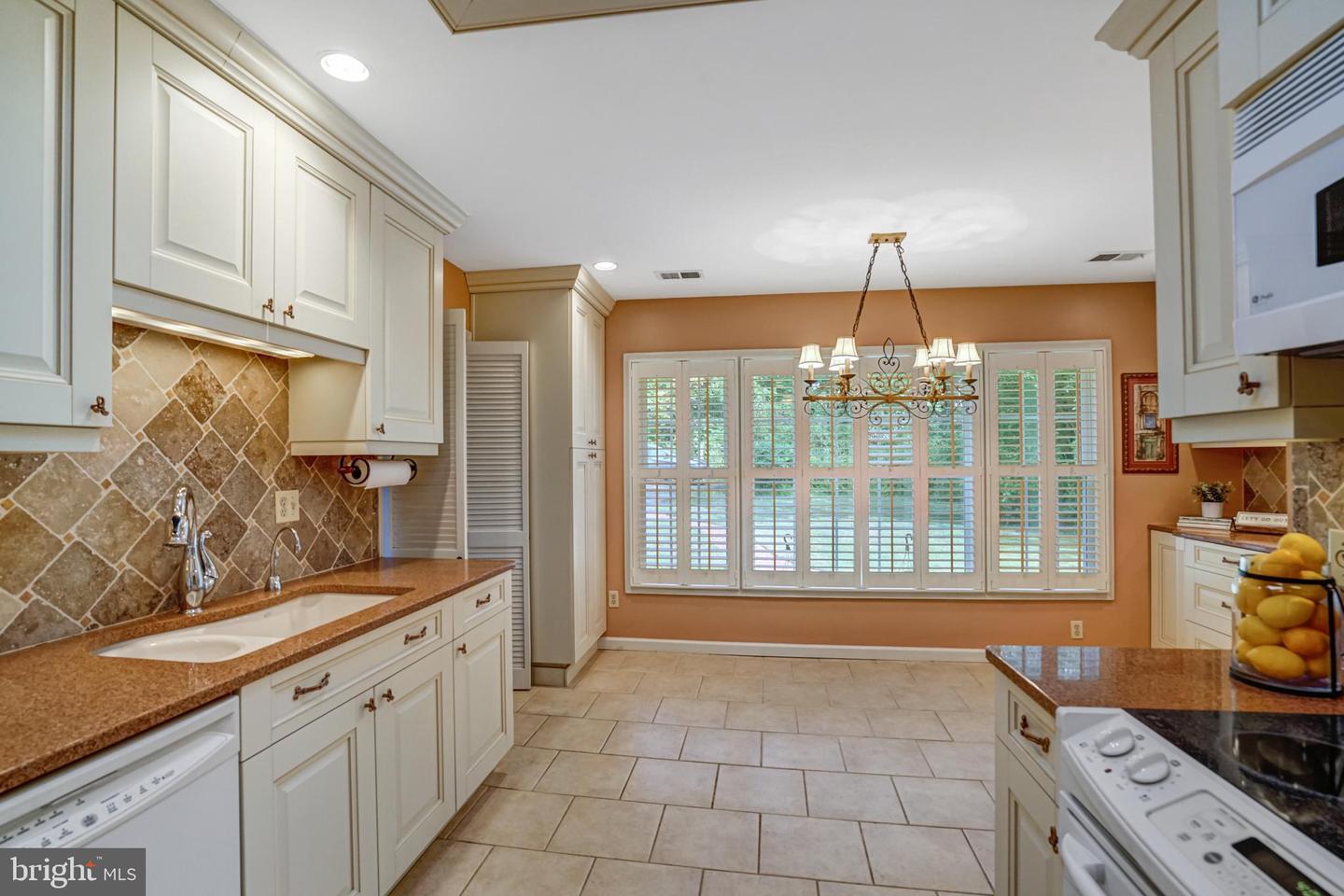 6425 MONTROSE ST, ALEXANDRIA, Virginia 22312, 3 Bedrooms Bedrooms, 11 Rooms Rooms,2 BathroomsBathrooms,Residential,For sale,6425 MONTROSE ST,VAFX2261142 MLS # VAFX2261142