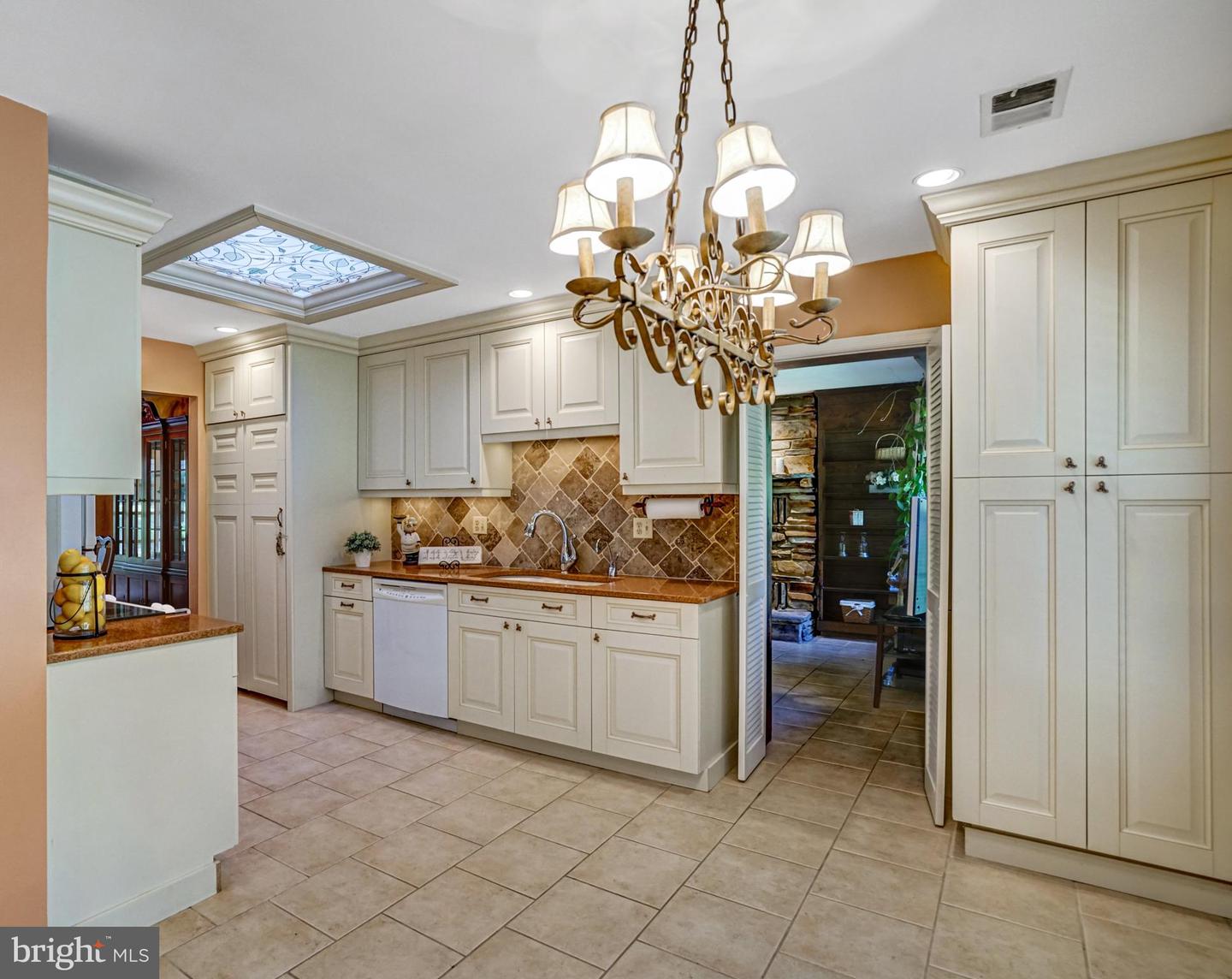 6425 MONTROSE ST, ALEXANDRIA, Virginia 22312, 3 Bedrooms Bedrooms, 11 Rooms Rooms,2 BathroomsBathrooms,Residential,For sale,6425 MONTROSE ST,VAFX2261142 MLS # VAFX2261142