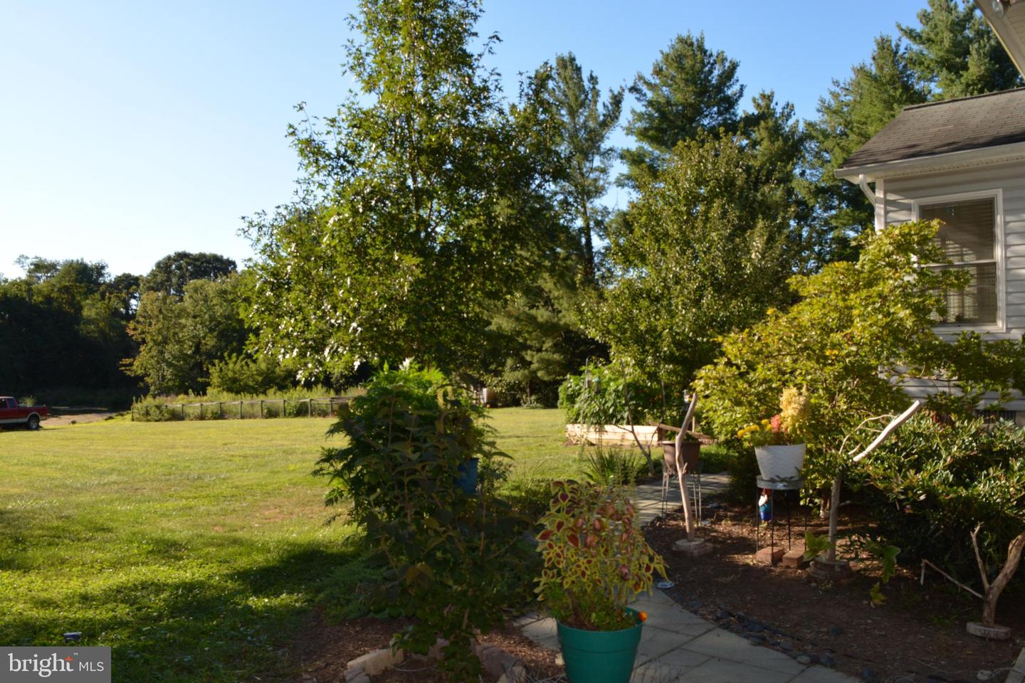 13267 BERLIN TPKE TPKE, LOVETTSVILLE, Virginia 20180, 4 Bedrooms Bedrooms, 6 Rooms Rooms,2 BathroomsBathrooms,Residential,For sale,13267 BERLIN TPKE TPKE,VALO2104676 MLS # VALO2104676