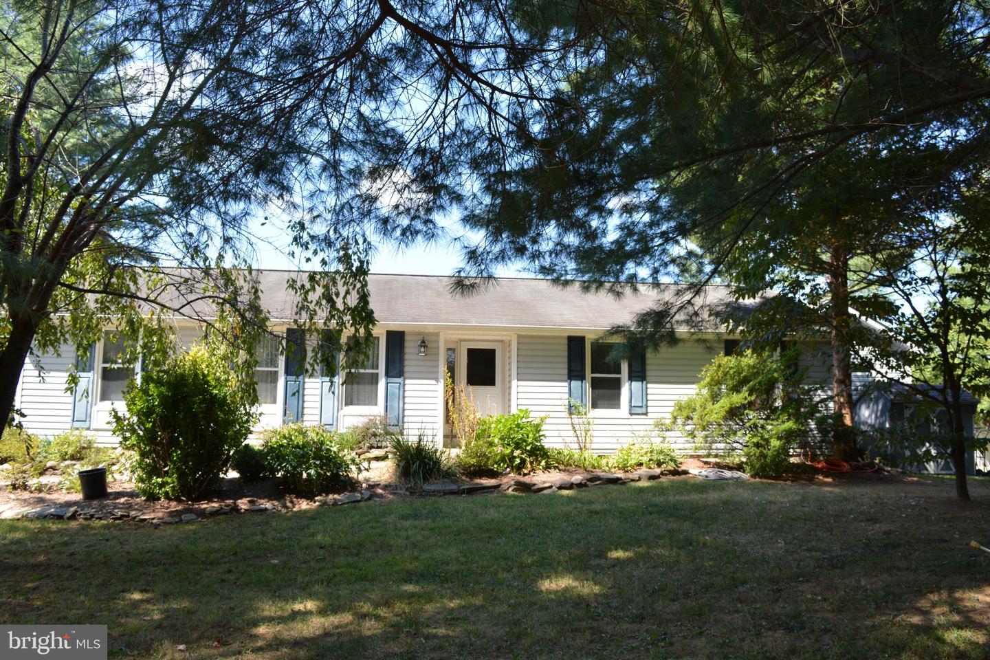 13267 BERLIN TPKE TPKE, LOVETTSVILLE, Virginia 20180, 4 Bedrooms Bedrooms, 6 Rooms Rooms,2 BathroomsBathrooms,Residential,For sale,13267 BERLIN TPKE TPKE,VALO2104676 MLS # VALO2104676