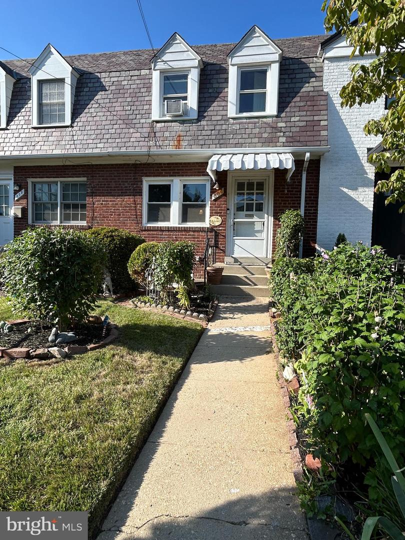 304 E NELSON AVE, ALEXANDRIA, Virginia 22301, 2 Bedrooms Bedrooms, ,2 BathroomsBathrooms,Residential,For sale,304 E NELSON AVE,VAAX2048666 MLS # VAAX2048666