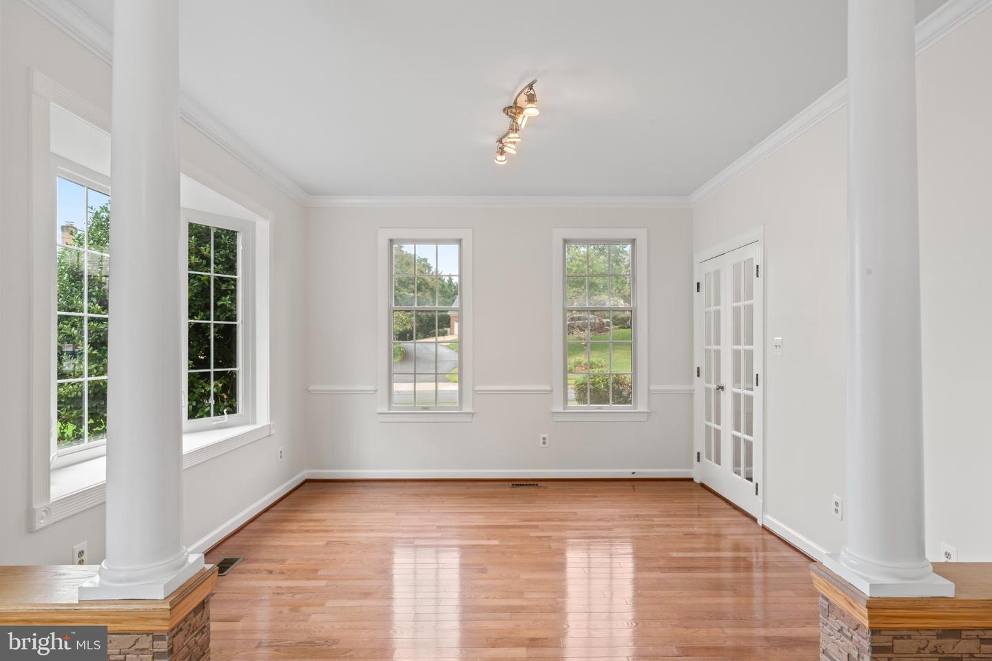 6207 WOODLAND LAKE DR, ALEXANDRIA, Virginia 22310, 6 Bedrooms Bedrooms, 19 Rooms Rooms,4 BathroomsBathrooms,Residential,For sale,6207 WOODLAND LAKE DR,VAFX2261824 MLS # VAFX2261824