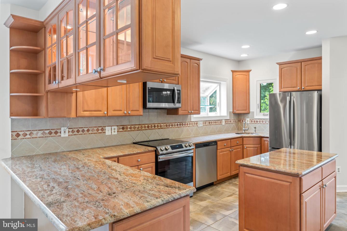 6207 WOODLAND LAKE DR, ALEXANDRIA, Virginia 22310, 6 Bedrooms Bedrooms, 19 Rooms Rooms,4 BathroomsBathrooms,Residential,For sale,6207 WOODLAND LAKE DR,VAFX2261824 MLS # VAFX2261824