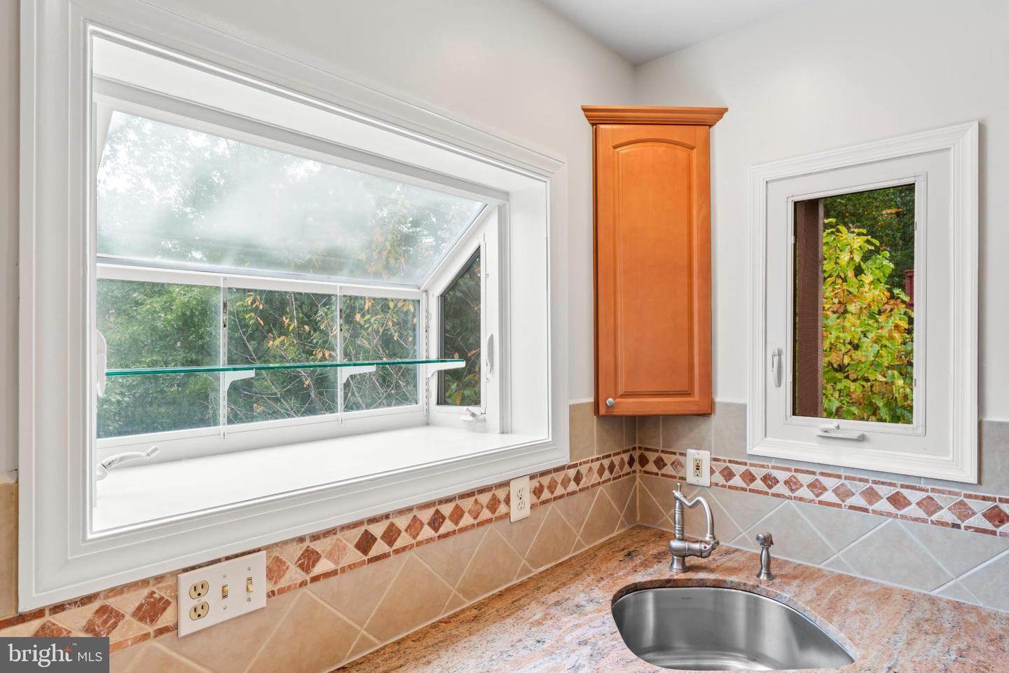 6207 WOODLAND LAKE DR, ALEXANDRIA, Virginia 22310, 6 Bedrooms Bedrooms, 19 Rooms Rooms,4 BathroomsBathrooms,Residential,For sale,6207 WOODLAND LAKE DR,VAFX2261824 MLS # VAFX2261824