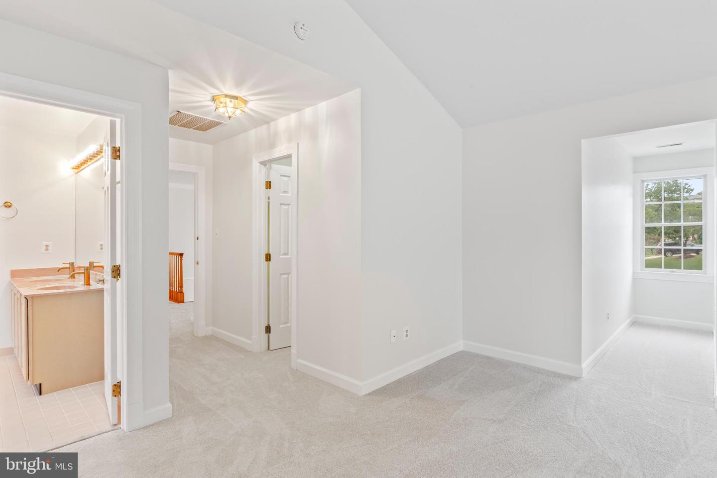 6207 WOODLAND LAKE DR, ALEXANDRIA, Virginia 22310, 6 Bedrooms Bedrooms, 19 Rooms Rooms,4 BathroomsBathrooms,Residential,For sale,6207 WOODLAND LAKE DR,VAFX2261824 MLS # VAFX2261824