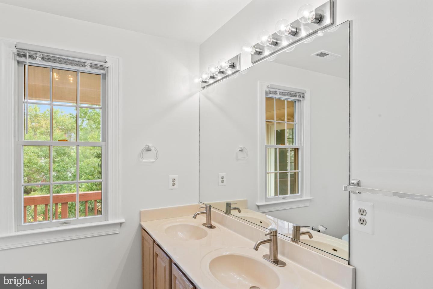 6207 WOODLAND LAKE DR, ALEXANDRIA, Virginia 22310, 6 Bedrooms Bedrooms, 19 Rooms Rooms,4 BathroomsBathrooms,Residential,For sale,6207 WOODLAND LAKE DR,VAFX2261824 MLS # VAFX2261824