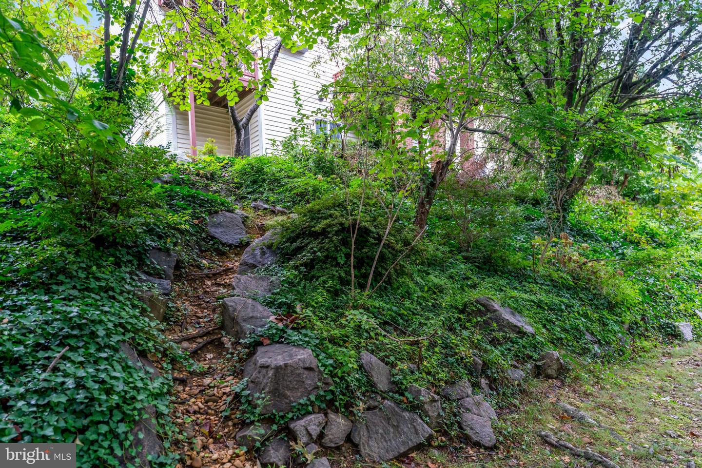 6207 WOODLAND LAKE DR, ALEXANDRIA, Virginia 22310, 6 Bedrooms Bedrooms, 19 Rooms Rooms,4 BathroomsBathrooms,Residential,For sale,6207 WOODLAND LAKE DR,VAFX2261824 MLS # VAFX2261824