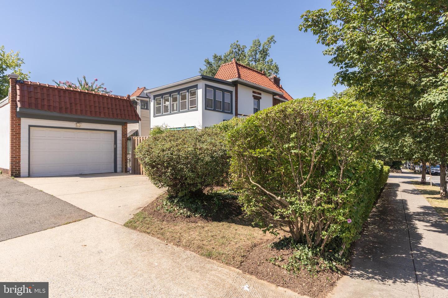 3249 38TH ST NW, WASHINGTON, District Of Columbia 20016, 3 Bedrooms Bedrooms, ,3 BathroomsBathrooms,Residential,For sale,3249 38TH ST NW,DCDC2217622 MLS # DCDC2217622