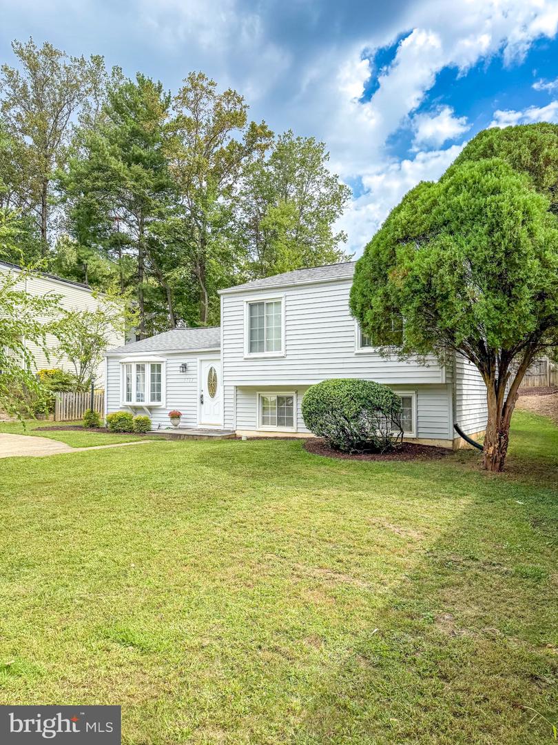 5703 OAK STAKE CT, BURKE, Virginia 22015, 3 Bedrooms Bedrooms, 5 Rooms Rooms,2 BathroomsBathrooms,Residential,For sale,5703 OAK STAKE CT,VAFX2264580 MLS # VAFX2264580