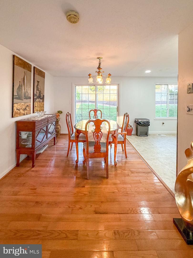 5703 OAK STAKE CT, BURKE, Virginia 22015, 3 Bedrooms Bedrooms, 5 Rooms Rooms,2 BathroomsBathrooms,Residential,For sale,5703 OAK STAKE CT,VAFX2264580 MLS # VAFX2264580