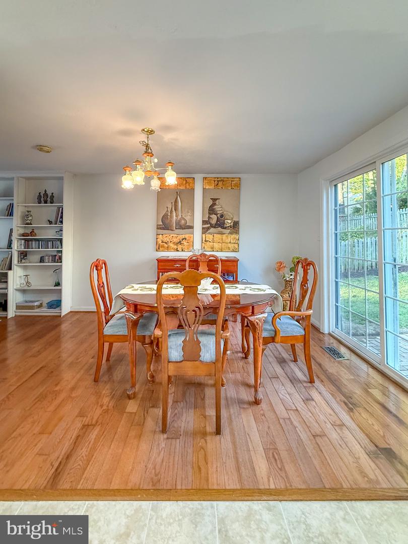 5703 OAK STAKE CT, BURKE, Virginia 22015, 3 Bedrooms Bedrooms, 5 Rooms Rooms,2 BathroomsBathrooms,Residential,For sale,5703 OAK STAKE CT,VAFX2264580 MLS # VAFX2264580