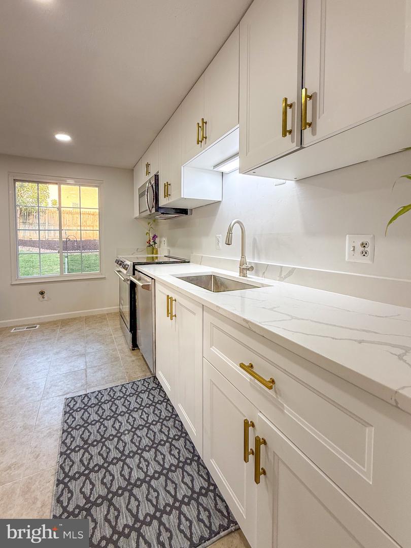 5703 OAK STAKE CT, BURKE, Virginia 22015, 3 Bedrooms Bedrooms, 5 Rooms Rooms,2 BathroomsBathrooms,Residential,For sale,5703 OAK STAKE CT,VAFX2264580 MLS # VAFX2264580