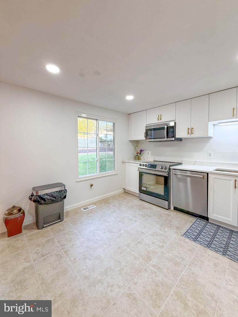 5703 OAK STAKE CT, BURKE, Virginia 22015, 3 Bedrooms Bedrooms, 5 Rooms Rooms,2 BathroomsBathrooms,Residential,For sale,5703 OAK STAKE CT,VAFX2264580 MLS # VAFX2264580