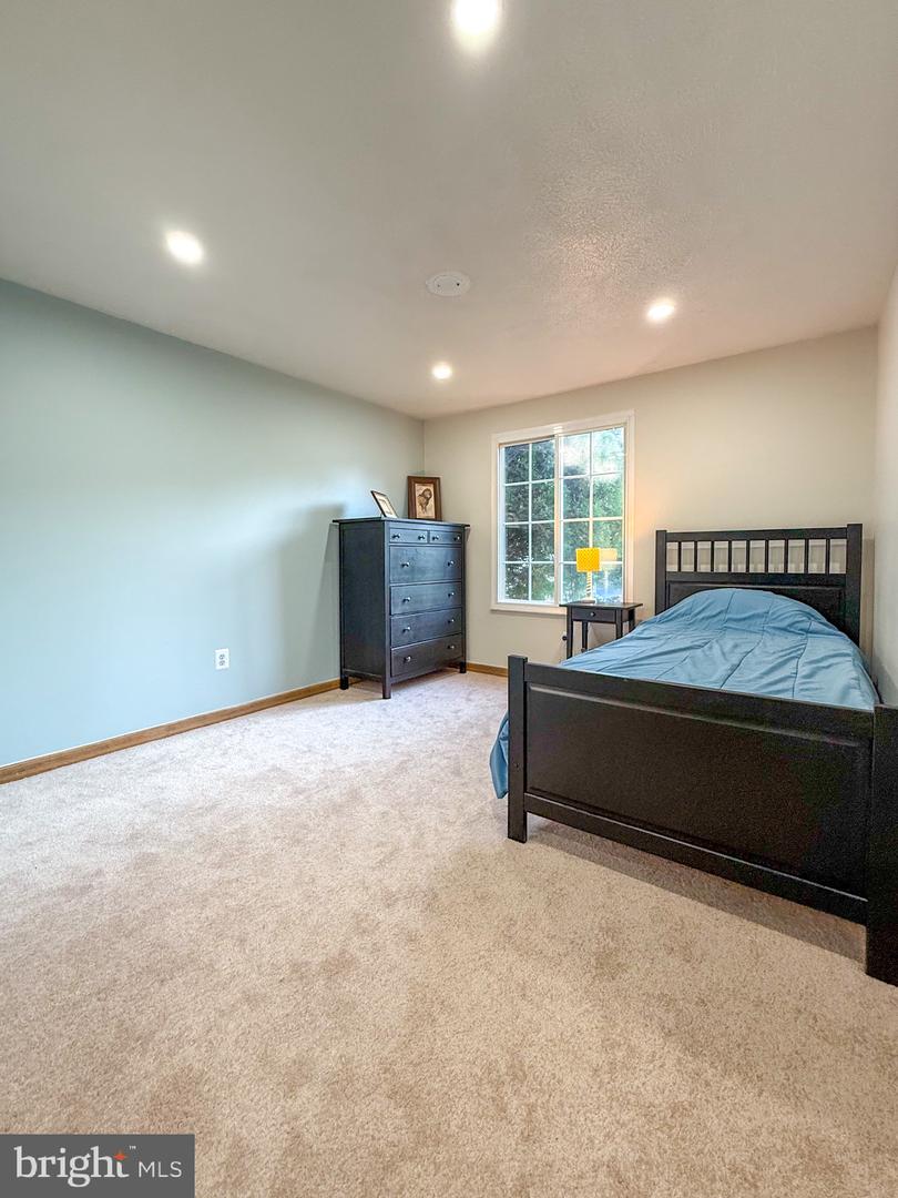 5703 OAK STAKE CT, BURKE, Virginia 22015, 3 Bedrooms Bedrooms, 5 Rooms Rooms,2 BathroomsBathrooms,Residential,For sale,5703 OAK STAKE CT,VAFX2264580 MLS # VAFX2264580