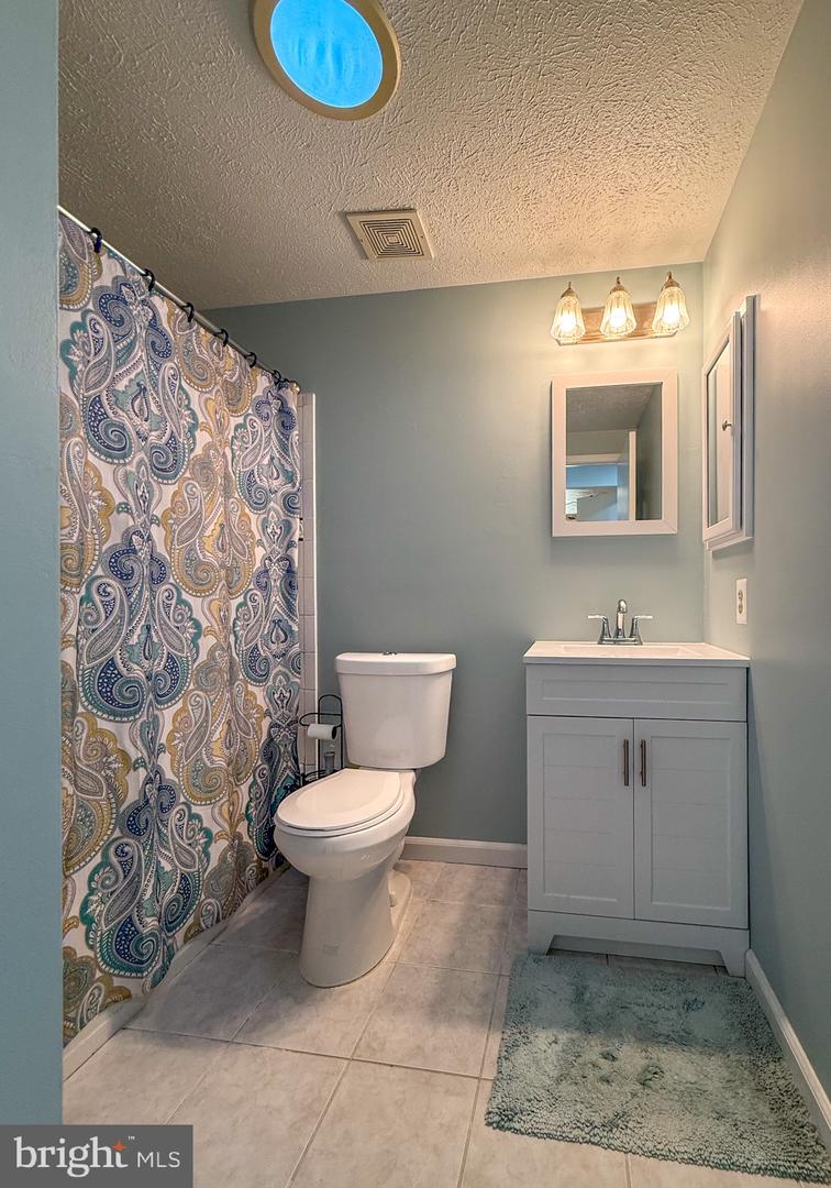 5703 OAK STAKE CT, BURKE, Virginia 22015, 3 Bedrooms Bedrooms, 5 Rooms Rooms,2 BathroomsBathrooms,Residential,For sale,5703 OAK STAKE CT,VAFX2264580 MLS # VAFX2264580