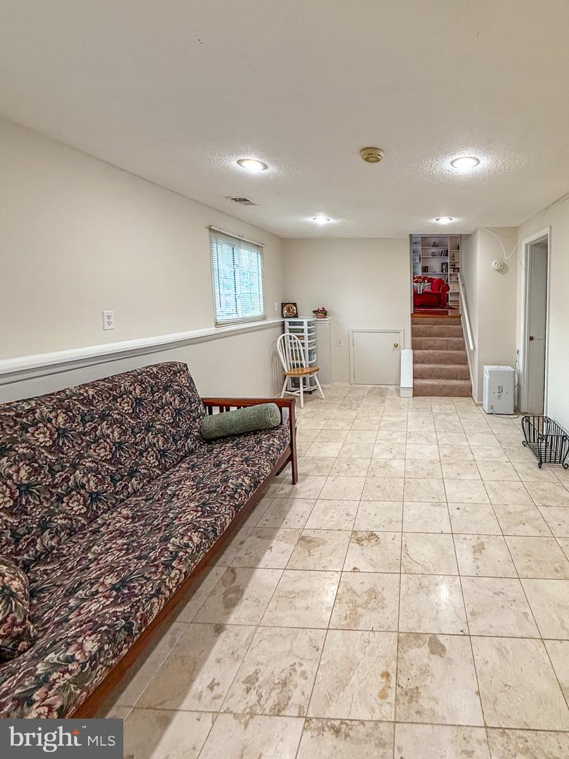 5703 OAK STAKE CT, BURKE, Virginia 22015, 3 Bedrooms Bedrooms, 5 Rooms Rooms,2 BathroomsBathrooms,Residential,For sale,5703 OAK STAKE CT,VAFX2264580 MLS # VAFX2264580