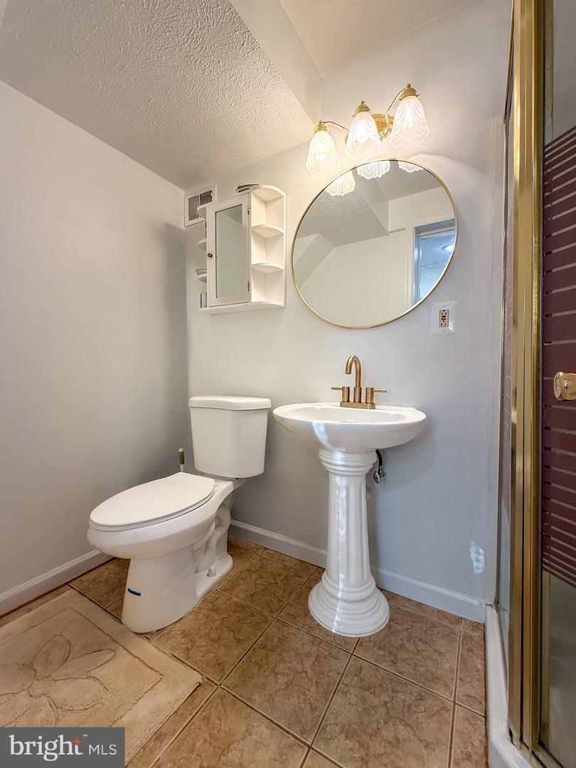 5703 OAK STAKE CT, BURKE, Virginia 22015, 3 Bedrooms Bedrooms, 5 Rooms Rooms,2 BathroomsBathrooms,Residential,For sale,5703 OAK STAKE CT,VAFX2264580 MLS # VAFX2264580