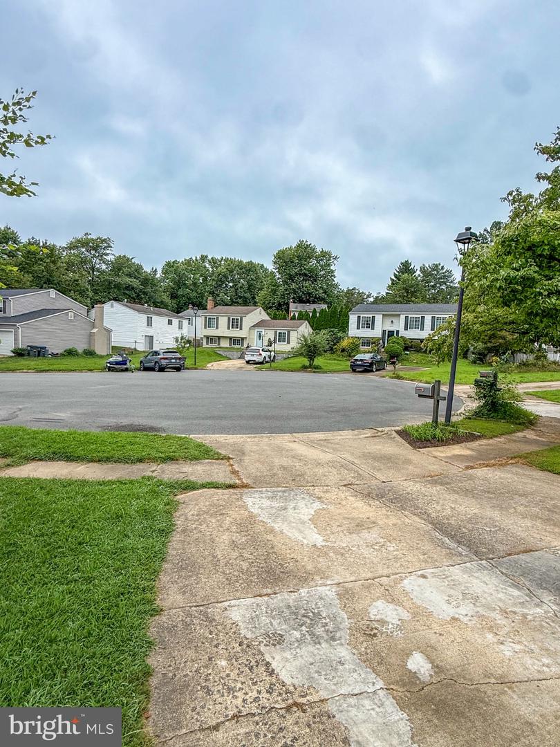 5703 OAK STAKE CT, BURKE, Virginia 22015, 3 Bedrooms Bedrooms, 5 Rooms Rooms,2 BathroomsBathrooms,Residential,For sale,5703 OAK STAKE CT,VAFX2264580 MLS # VAFX2264580