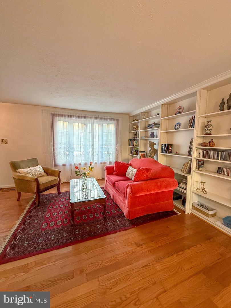 5703 OAK STAKE CT, BURKE, Virginia 22015, 3 Bedrooms Bedrooms, 5 Rooms Rooms,2 BathroomsBathrooms,Residential,For sale,5703 OAK STAKE CT,VAFX2264580 MLS # VAFX2264580