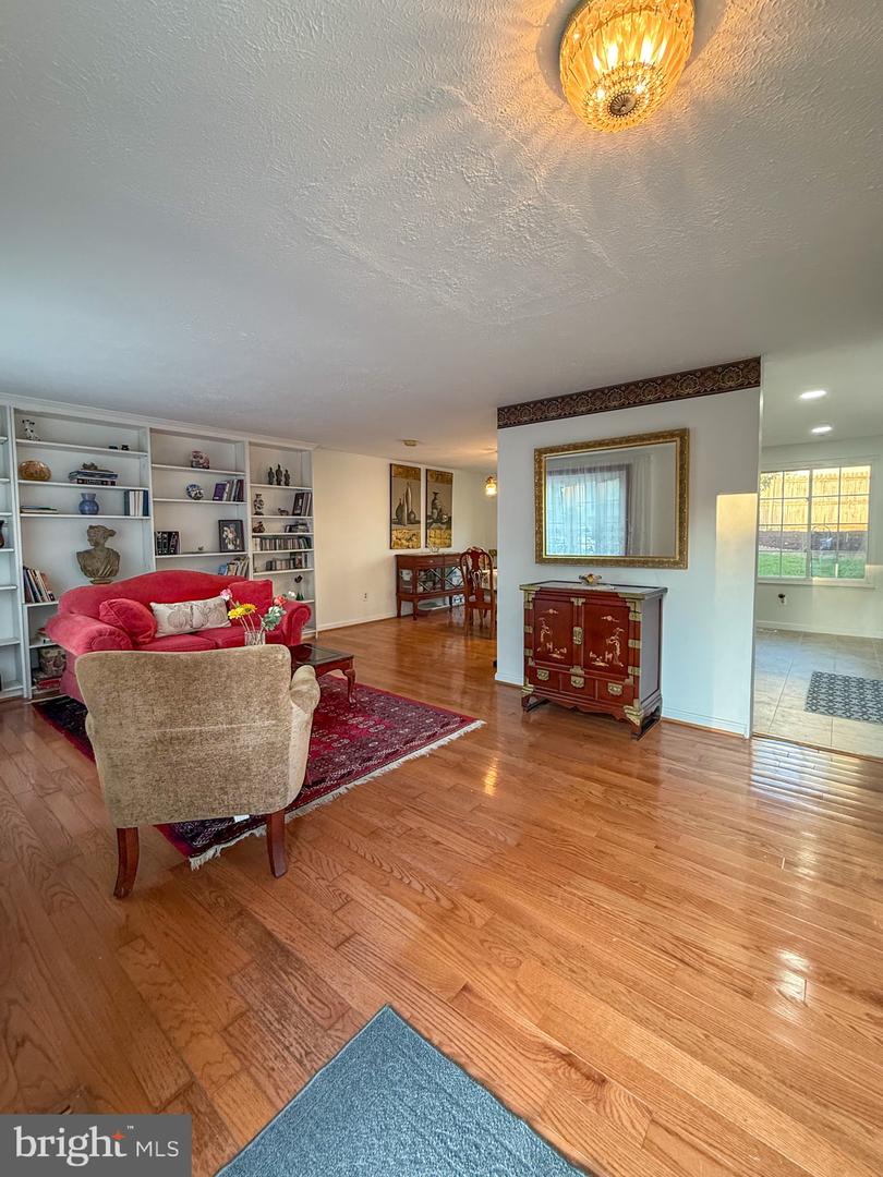 5703 OAK STAKE CT, BURKE, Virginia 22015, 3 Bedrooms Bedrooms, 5 Rooms Rooms,2 BathroomsBathrooms,Residential,For sale,5703 OAK STAKE CT,VAFX2264580 MLS # VAFX2264580