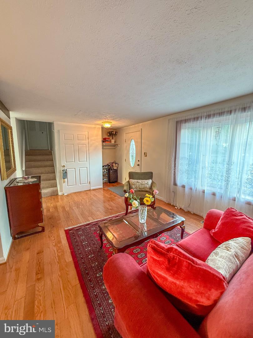 5703 OAK STAKE CT, BURKE, Virginia 22015, 3 Bedrooms Bedrooms, 5 Rooms Rooms,2 BathroomsBathrooms,Residential,For sale,5703 OAK STAKE CT,VAFX2264580 MLS # VAFX2264580