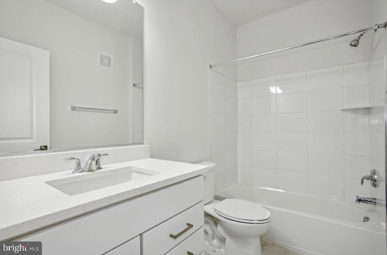 43234 FARRINGDON SQ, ASHBURN, Virginia 20148, 3 Bedrooms Bedrooms, ,3 BathroomsBathrooms,Residential,For sale,43234 FARRINGDON SQ,VALO2105986 MLS # VALO2105986