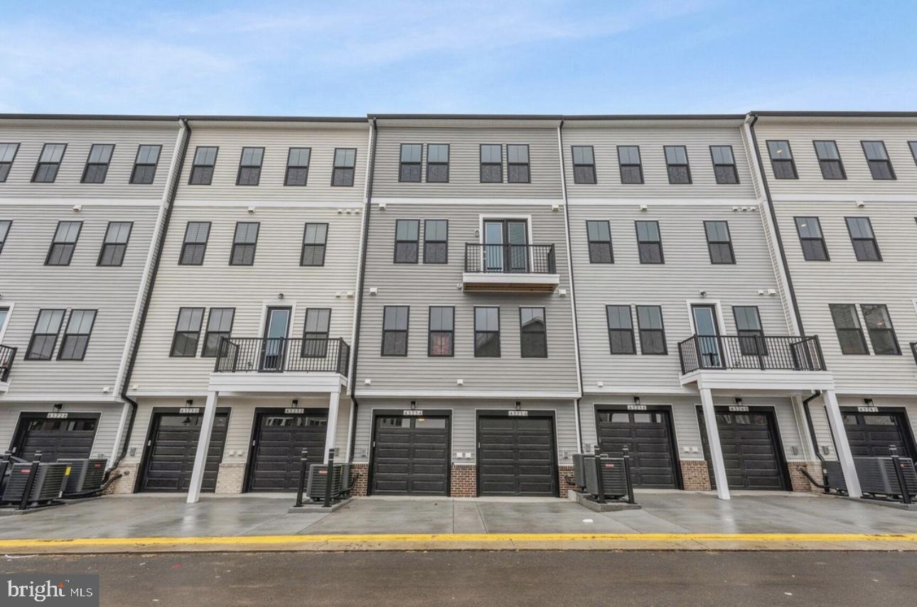 43234 FARRINGDON SQ, ASHBURN, Virginia 20148, 3 Bedrooms Bedrooms, ,3 BathroomsBathrooms,Residential,For sale,43234 FARRINGDON SQ,VALO2105986 MLS # VALO2105986