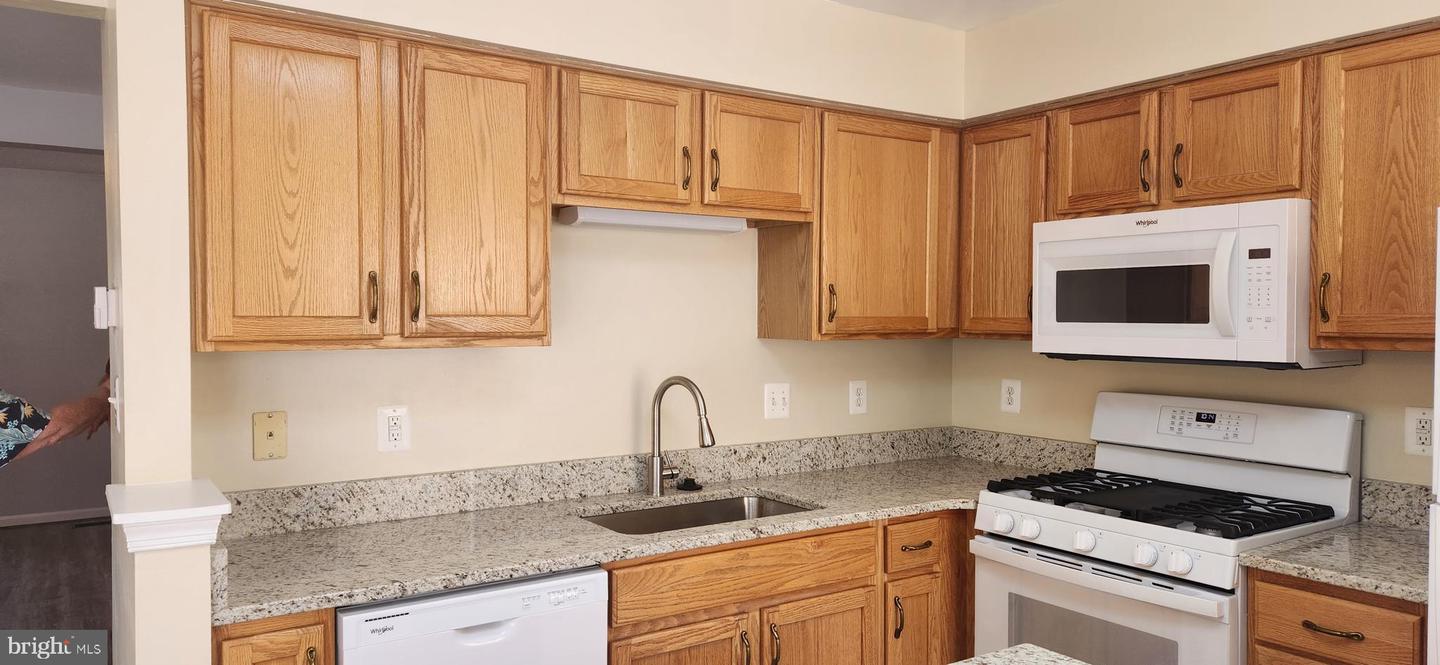 9075 FALCON GLEN CT, BRISTOW, Virginia 20136, 3 Bedrooms Bedrooms, 11 Rooms Rooms,3 BathroomsBathrooms,Residential,For sale,9075 FALCON GLEN CT,VAPW2103478 MLS # VAPW2103478