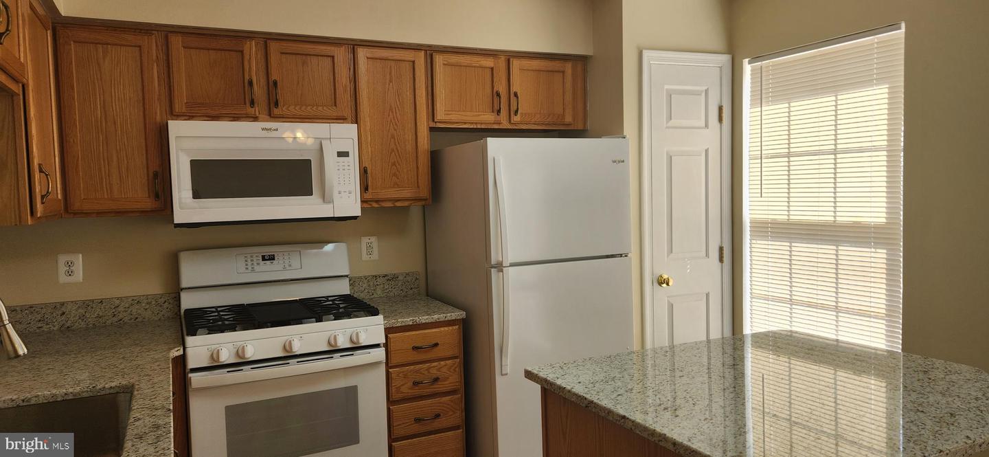 9075 FALCON GLEN CT, BRISTOW, Virginia 20136, 3 Bedrooms Bedrooms, 11 Rooms Rooms,3 BathroomsBathrooms,Residential,For sale,9075 FALCON GLEN CT,VAPW2103478 MLS # VAPW2103478