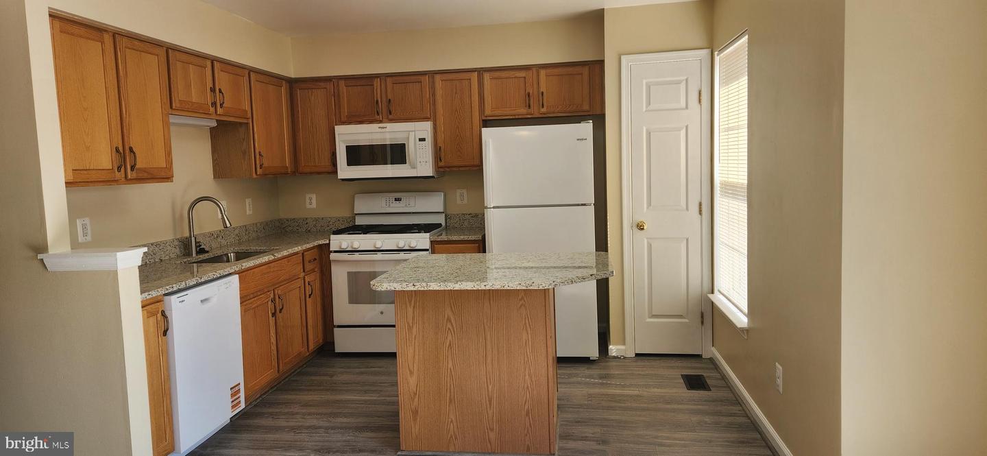9075 FALCON GLEN CT, BRISTOW, Virginia 20136, 3 Bedrooms Bedrooms, 11 Rooms Rooms,3 BathroomsBathrooms,Residential,For sale,9075 FALCON GLEN CT,VAPW2103478 MLS # VAPW2103478