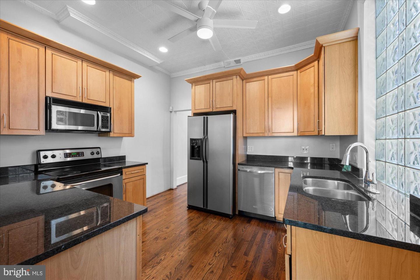 221 M ST NW, WASHINGTON, District Of Columbia 20001, 5 Bedrooms Bedrooms, 9 Rooms Rooms,3 BathroomsBathrooms,Residential,For sale,221 M ST NW,DCDC2221802 MLS # DCDC2221802