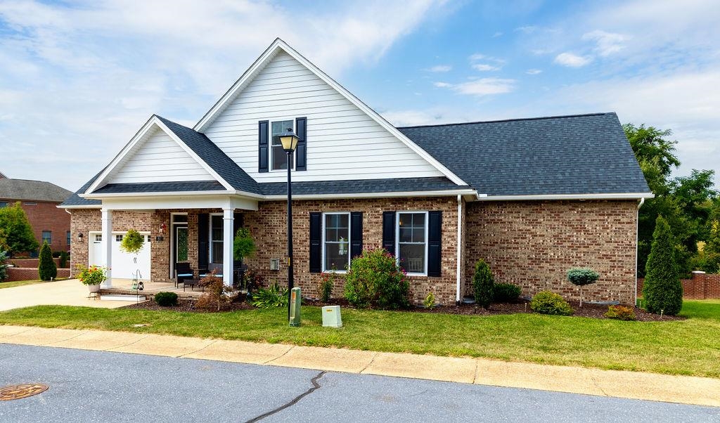 51 PEYTON RANDOLPH CT, HARRISONBURG, Virginia 22802, 3 Bedrooms Bedrooms, ,2 BathroomsBathrooms,Residential,51 PEYTON RANDOLPH CT,668997 MLS # 668997