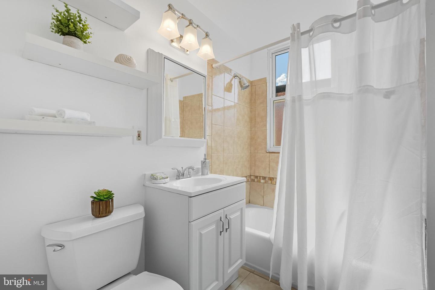 1725 LANIER PL NW #33A, WASHINGTON, District Of Columbia 20009, 2 Bedrooms Bedrooms, ,1 BathroomBathrooms,Residential,For sale,1725 LANIER PL NW #33A,DCDC2221962 MLS # DCDC2221962