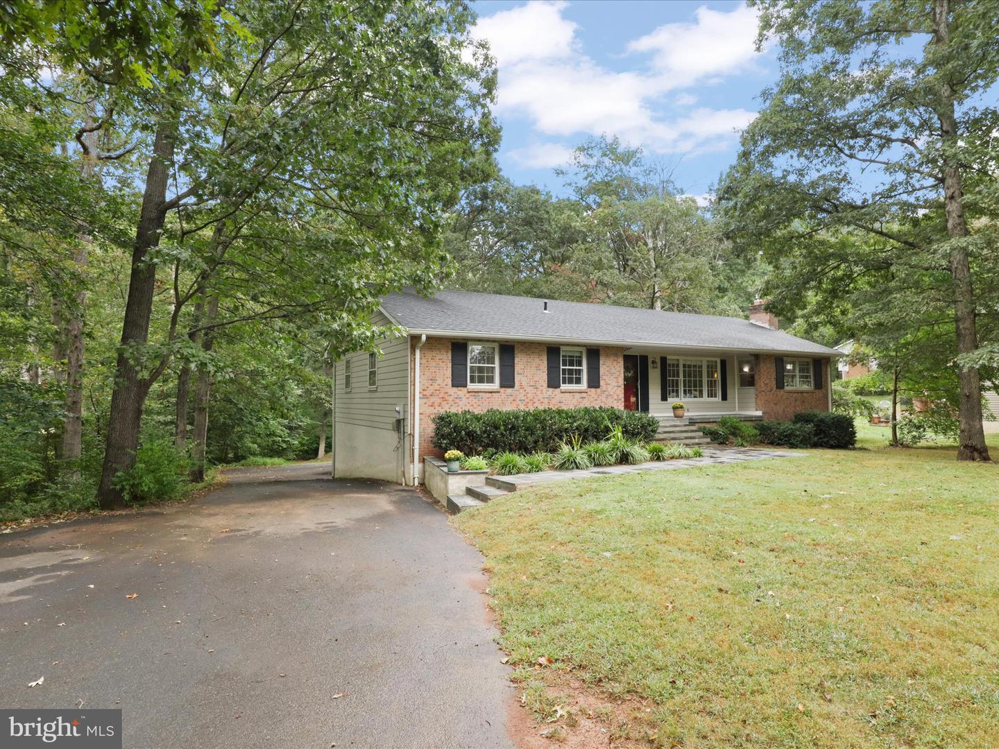9756 MOOR GREEN DR, MANASSAS, Virginia 20112, 4 Bedrooms Bedrooms, 12 Rooms Rooms,3 BathroomsBathrooms,Residential,For sale,9756 MOOR GREEN DR,VAPW2103914 MLS # VAPW2103914