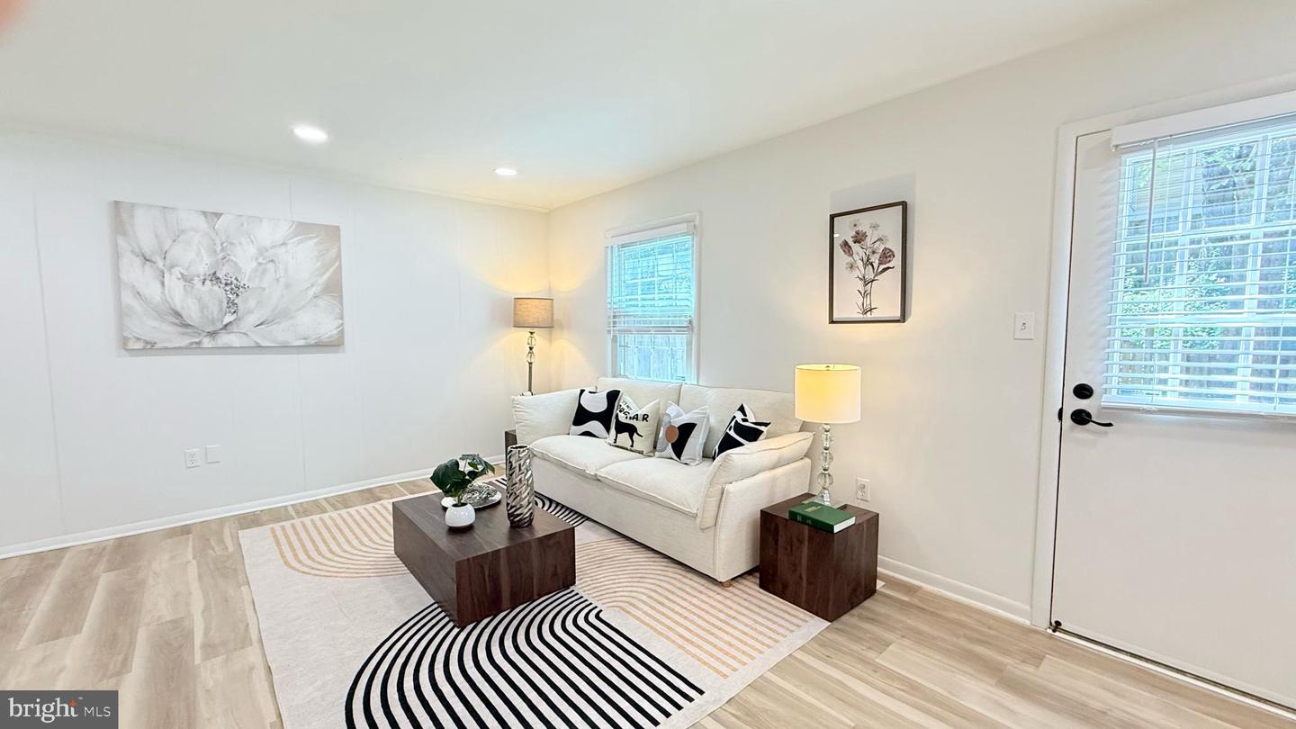 6469 ROCKSHIRE CT, ALEXANDRIA, Virginia 22315, 3 Bedrooms Bedrooms, 11 Rooms Rooms,2 BathroomsBathrooms,Residential,For sale,6469 ROCKSHIRE CT,VAFX2267026 MLS # VAFX2267026
