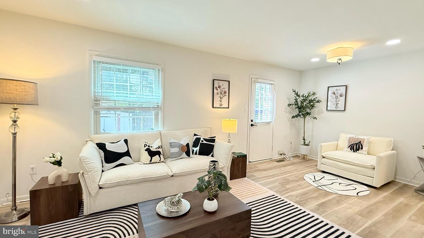 6469 ROCKSHIRE CT, ALEXANDRIA, Virginia 22315, 3 Bedrooms Bedrooms, 11 Rooms Rooms,2 BathroomsBathrooms,Residential,For sale,6469 ROCKSHIRE CT,VAFX2267026 MLS # VAFX2267026