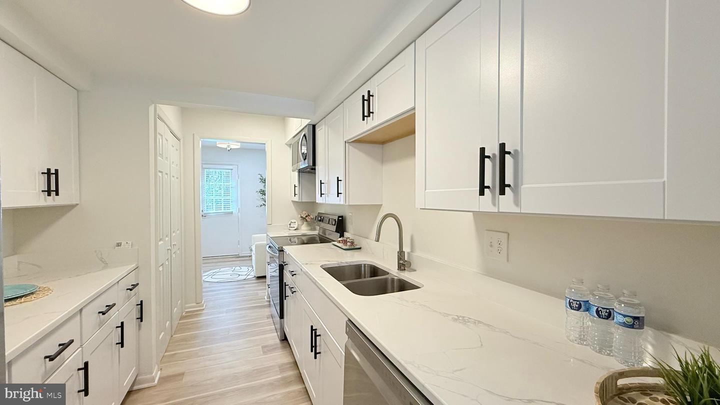 6469 ROCKSHIRE CT, ALEXANDRIA, Virginia 22315, 3 Bedrooms Bedrooms, 11 Rooms Rooms,2 BathroomsBathrooms,Residential,For sale,6469 ROCKSHIRE CT,VAFX2267026 MLS # VAFX2267026